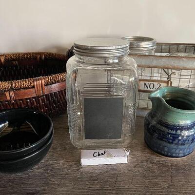 200: Kitchen decor