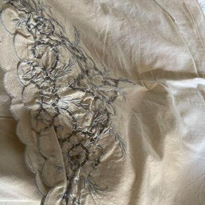 203: Collection of linens