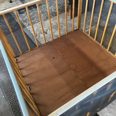 213: Vintage playpen