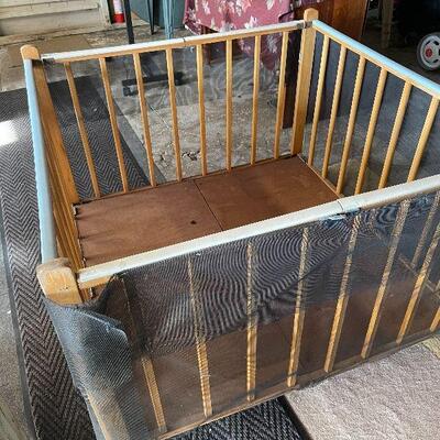 213: Vintage playpen