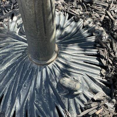 228: Metal Sunflower Bird Feeder