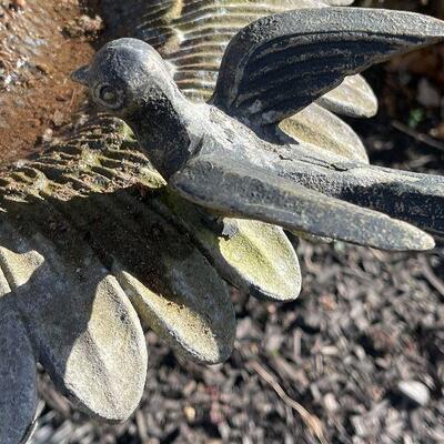 228: Metal Sunflower Bird Feeder