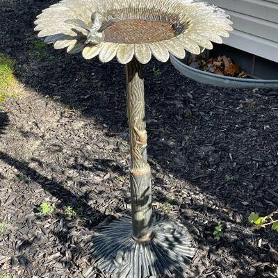 228: Metal Sunflower Bird Feeder