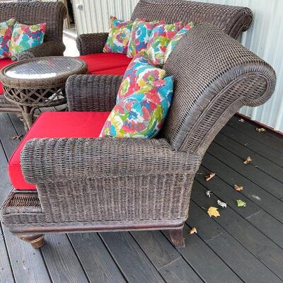 232: Wicker Outdoor Set
