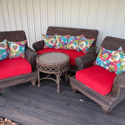 232: Wicker Outdoor Set