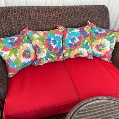 232: Wicker Outdoor Set