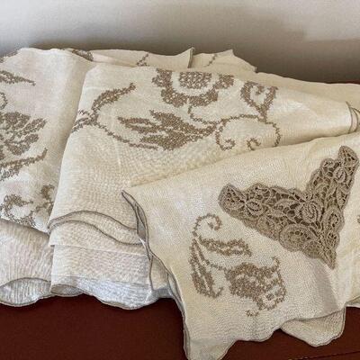 254: Vintage Cross Stitch Table Cloths