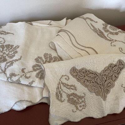 254: Vintage Cross Stitch Table Cloths