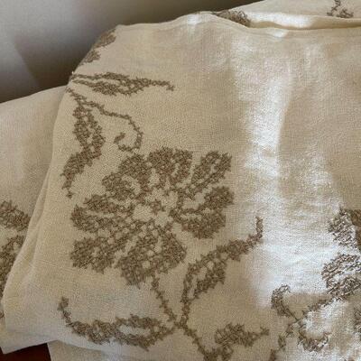 254: Vintage Cross Stitch Table Cloths