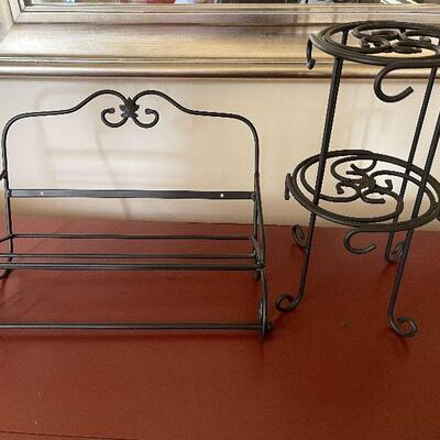 266: Black metal shelf with Rod and more