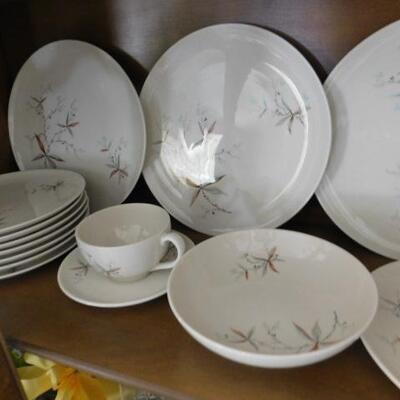 5 Piece 8 Place Setting Carefree Fine China Syracuse Finesse Pattern Includes Sugar and Creamer
