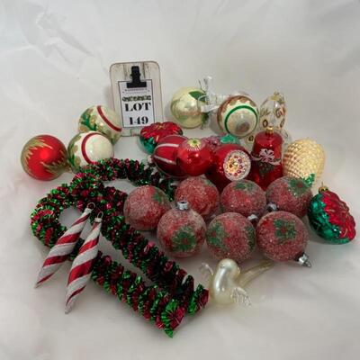 (149) Sparkly Red Modern Ornament Lot