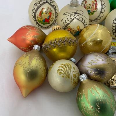 (151) Vintage | Twelve Green & Gold Christmas Ornaments