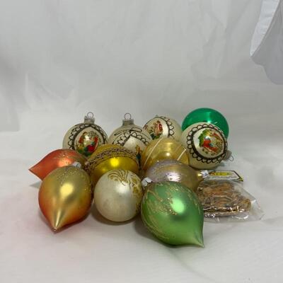 (151) Vintage | Twelve Green & Gold Christmas Ornaments