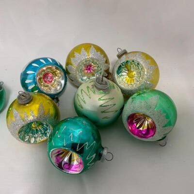 (155) Vintage | Eight Vibrant Christmas Ornaments | Indents