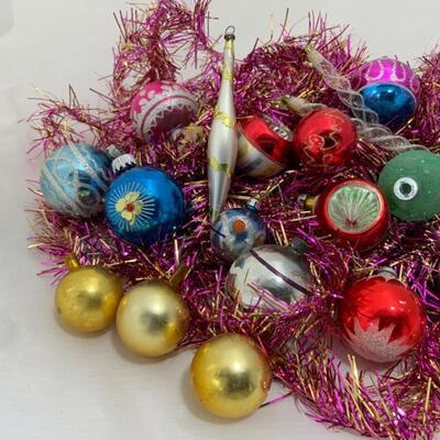 (158) Vintage | 23 Christmas Ornaments & Garland