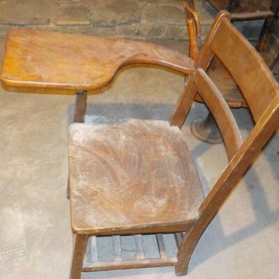 Vintage 1050's desk chair/ GREAT FOR HOME SCHOOLING.