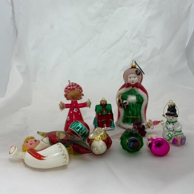 (160) Eleven Modern Christmas Ornaments