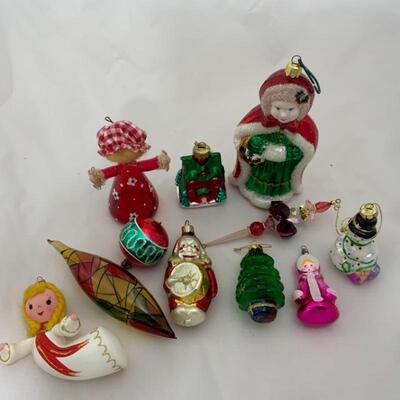(160) Eleven Modern Christmas Ornaments