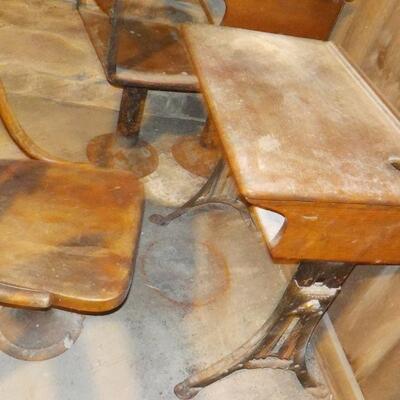 VINTAGE 1950'S ELEMENTARY DESK AND CHAIR.