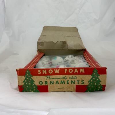 (177) Vintage | Seven Ornaments & Snow Foam Set