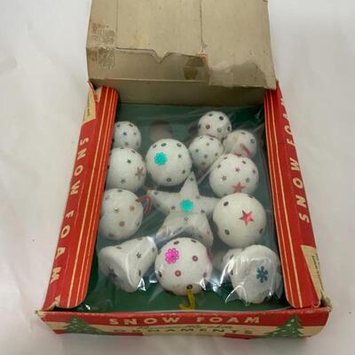 (177) Vintage | Seven Ornaments & Snow Foam Set