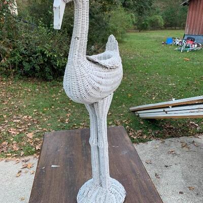 Wicker swan plowed pot holder 