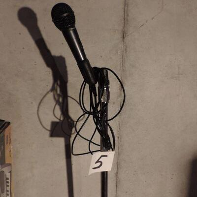 MICROPHONE & STAND