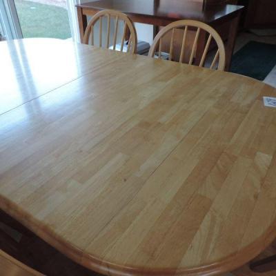 OAK TABLE AND 6 MATCHING CHAIRS