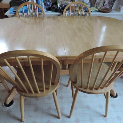 OAK TABLE AND 6 MATCHING CHAIRS