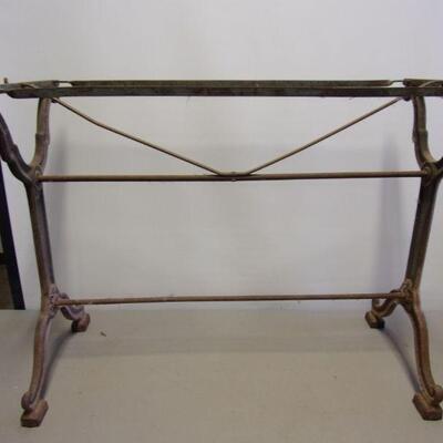Lot 115 - Con Cie Toulouse Metal Stand