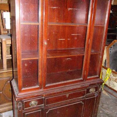 Lot 131 - Vintage Deco Mahogany Breakfront Display Hutch 