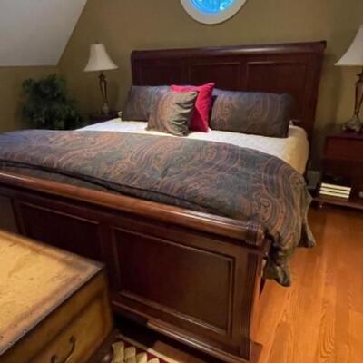 Sleigh king bed