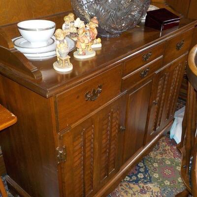 Hutch 66 x 42 solid wood. (no contains)