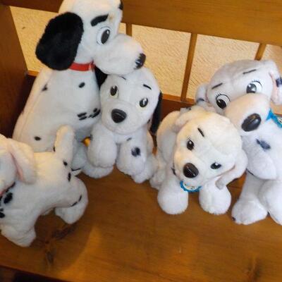 5 Dalmatian dogs..