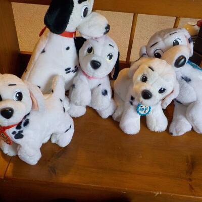 5 Dalmatian dogs..