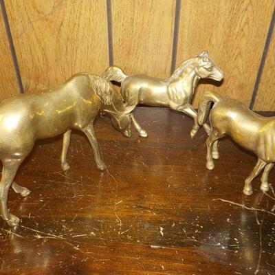 RARE BRASS HORSES APPROX. 6 X 5 IN  FAMILY.