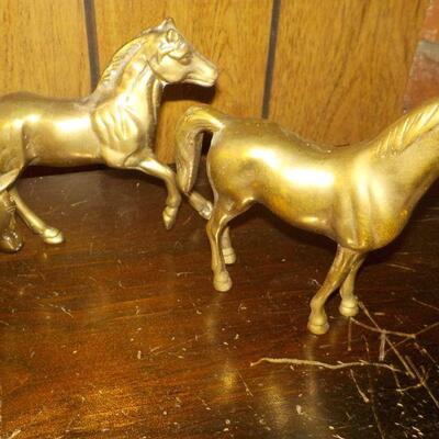 RARE BRASS HORSES APPROX. 6 X 5 IN  FAMILY.