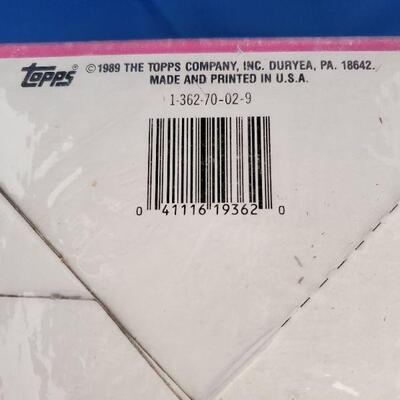 Lot 5:   1989 Box of Topps Baseball Cards