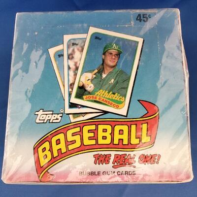 Lot 5:   1989 Box of Topps Baseball Cards