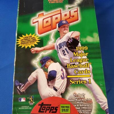 Lot 11:  Box of Topps 1999 MLB Series 1 Baseball Cards