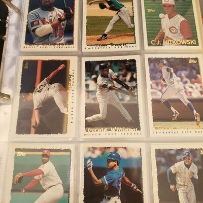 Lot 22: Binder of Misc 1995 Topps Baseball Cards