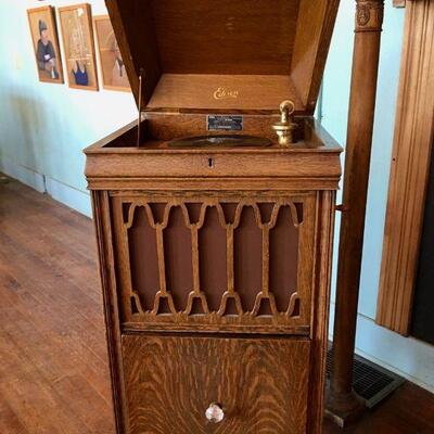 Edison Crank/Disc Antique Player w/ Golden Oak Case & Records