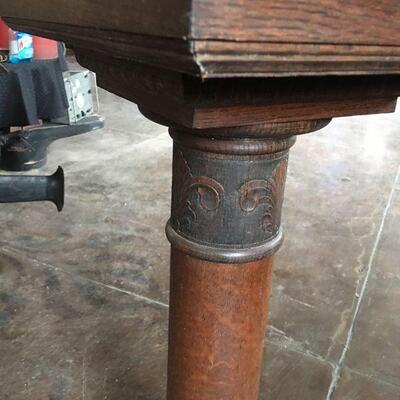 Antique Quartersawn Solid Oak Lecturn In Great Condition