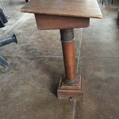 Antique Quartersawn Solid Oak Lecturn In Great Condition