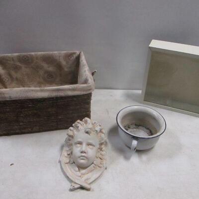 Lot 181 - Home Decor Items