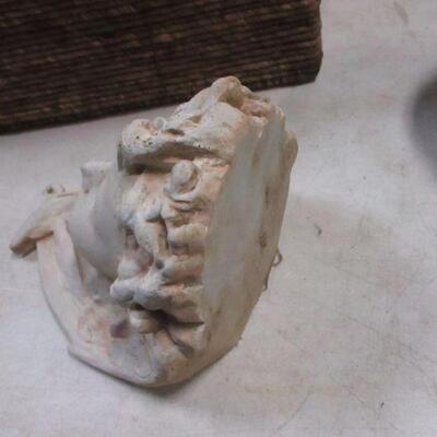 Lot 181 - Home Decor Items
