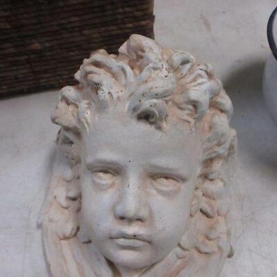 Lot 181 - Home Decor Items