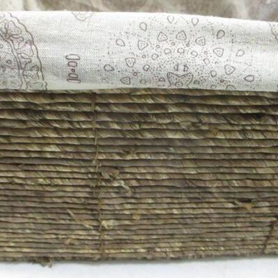 Lot 181 - Home Decor Items