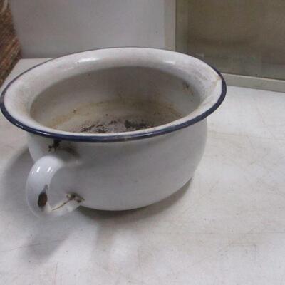 Lot 181 - Home Decor Items